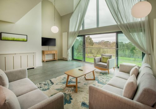 3 bedroom apartment in autumn living area overlooking golf course